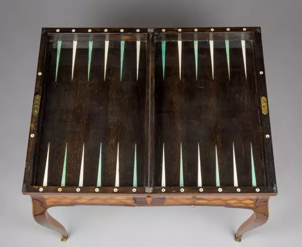 Table tric-trac de voyage à système P.Denizot vers 1770