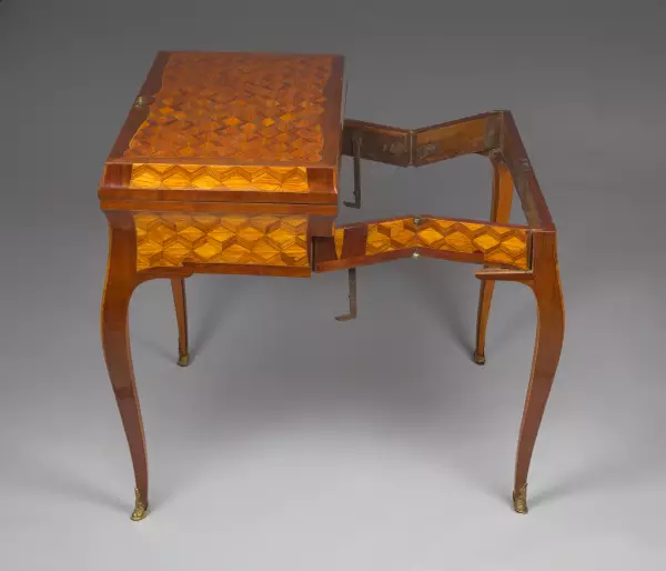 Table tric-trac de voyage à système P.Denizot vers 1770