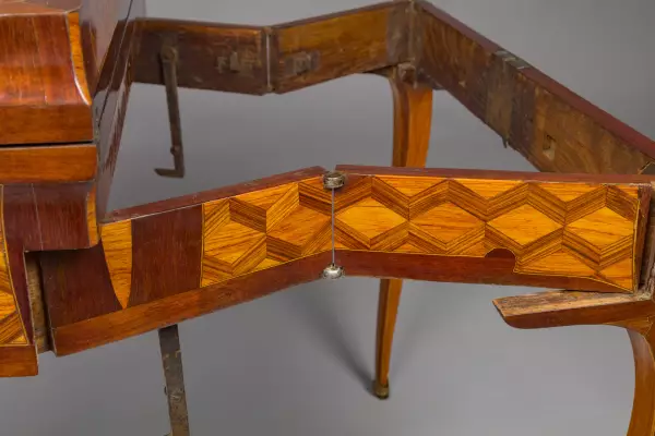 Table tric-trac de voyage à système P.Denizot vers 1770
