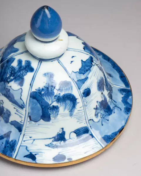 Fontaine à trois robinets en porcelaine du Japon vers 1700