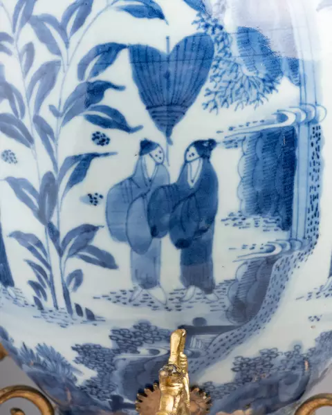 Fontaine à trois robinets en porcelaine du Japon vers 1700