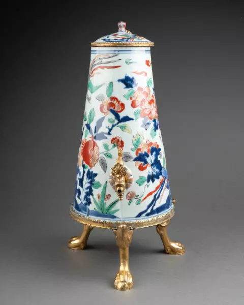 Fontaine à café en porcelaine du Japon, vers 1700