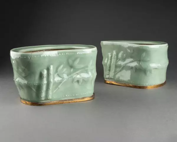 Paire de vases en porcelaine céladon, Chine 18e siècle