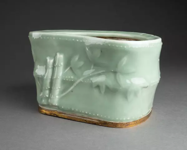 Paire de vases en porcelaine céladon, Chine 18e siècle