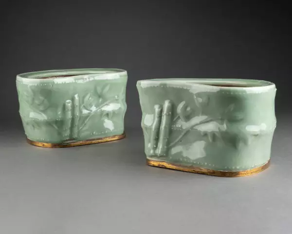 Paire de vases en porcelaine céladon, Chine 18e siècle