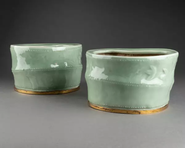 Paire de vases en porcelaine céladon, Chine 18e siècle