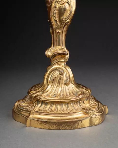 Paire de flambeaux en bronze Meissonnier, Paris vers 1740
