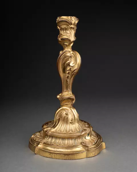 Paire de flambeaux en bronze Meissonnier, Paris vers 1740