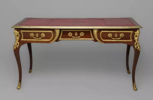 Bureau plat en placage d’amarante , François Lieutaud vers 1730