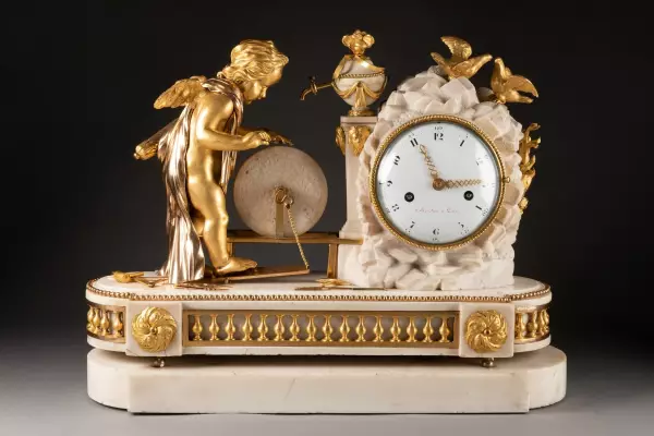 Pendule "Cupidon" en marbre blanc et bronze doré, époque Louis XVI