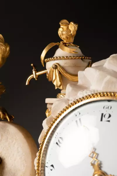 Pendule "Cupidon" en marbre blanc et bronze doré, époque Louis XVI