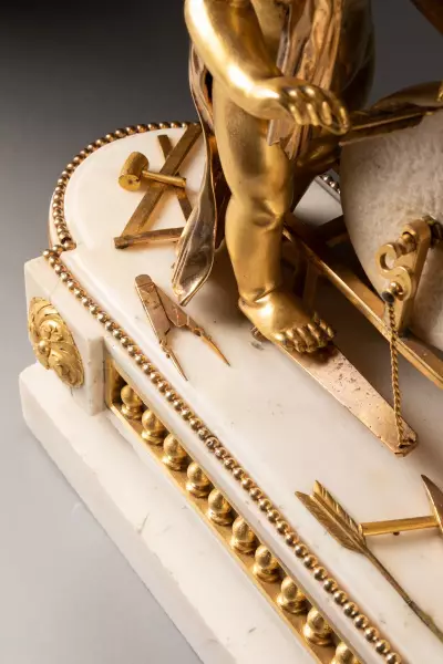 Pendule "Cupidon" en marbre blanc et bronze doré, époque Louis XVI