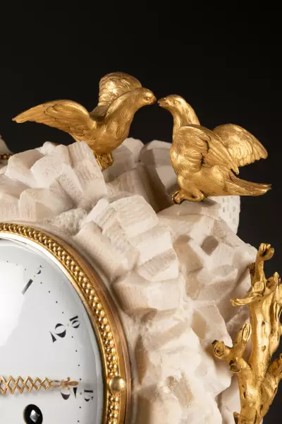 Pendule "Cupidon" en marbre blanc et bronze doré, époque Louis XVI