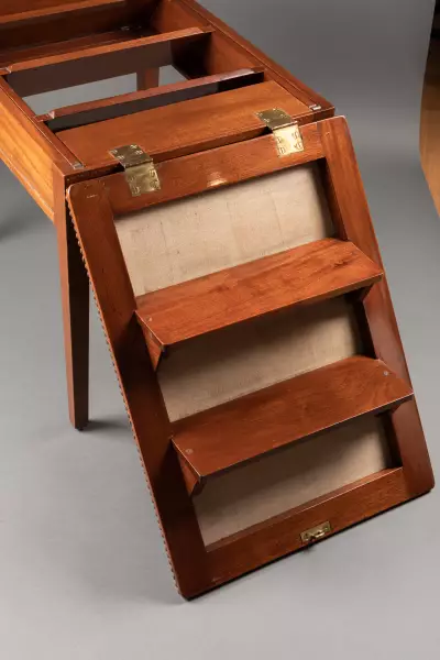 Tabouret de bibliothèque à transformation, par Jacob Frères