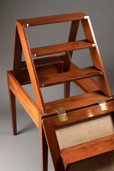 Tabouret de bibliothèque à transformation, par Jacob Frères