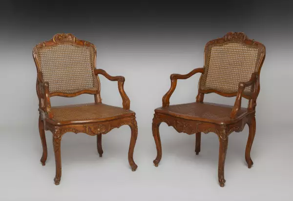 Paire de fauteuils cannés par René Cresson, Paris vers 1740