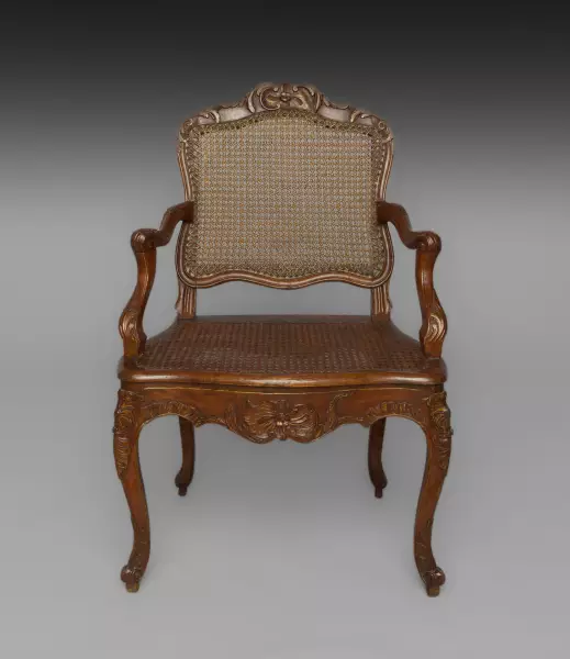Paire de fauteuils cannés par René Cresson, Paris vers 1740