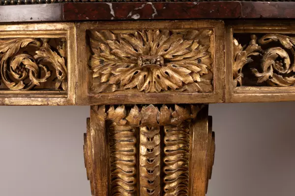 Console en bois de chêne doré d’après de Lalonde vers 1785
