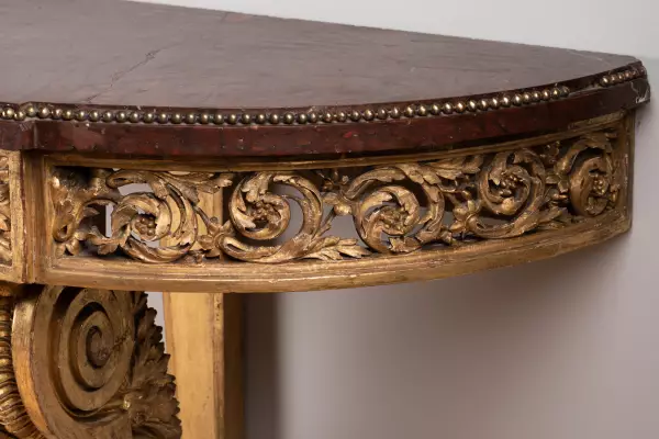 Console en bois de chêne doré d’après de Lalonde vers 1785
