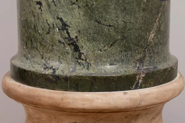 Paire de colonnes en serpentinite, Italie avant le 17e siècle