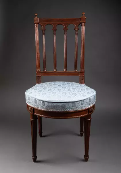 Paire de chaises en acajou massif par G. Jacob, vers 1780