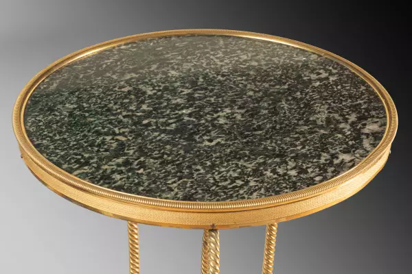 Guéridon tripode en bronze doré, Paris vers 1790