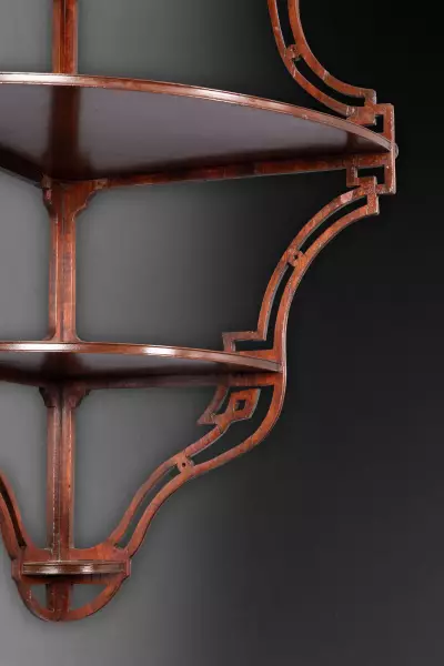 Paire d’étagères de style anglo-chinois en amarante, Paris vers 1765