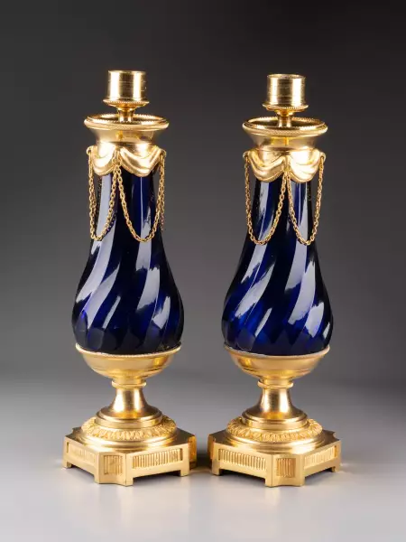 Paire de vases en cristal bleu du Creusot, Paris époque Louis XVI