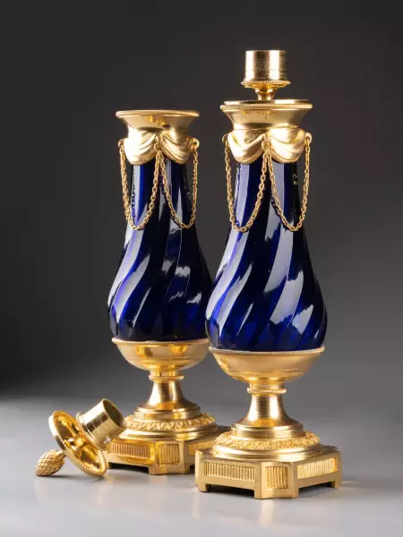 Paire de vases en cristal bleu du Creusot, Paris époque Louis XVI