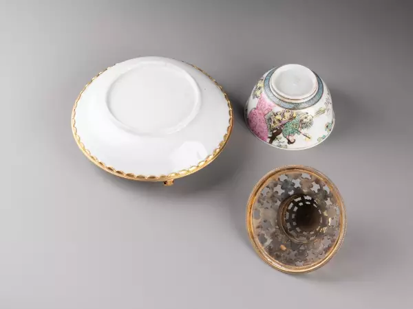 Pot pourri en porcelaine de Chine et bronze doré, Paris vers 1730