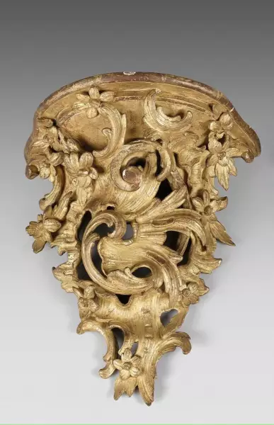 Paire de consoles en bois de chêne doré, Paris époque Louis XV