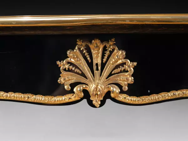 Bureau plat en placage d’ébène, François Lieutaud vers 1720