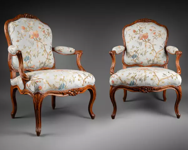Paire de fauteuils à la reine par Nogaret, Lyon vers 1770