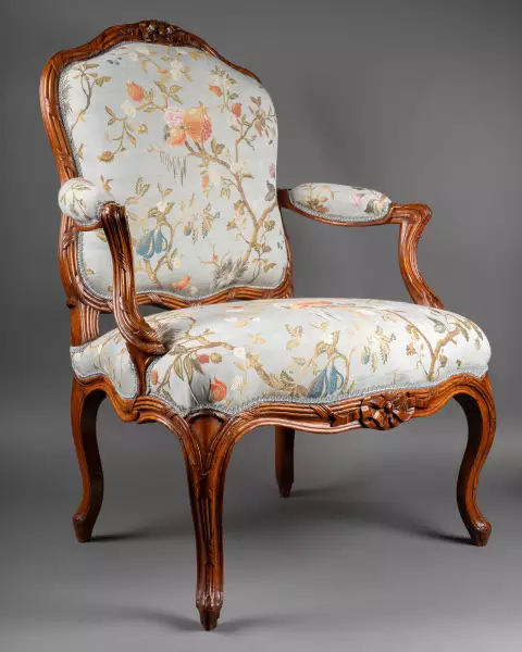 Paire de fauteuils à la reine par Nogaret, Lyon vers 1770