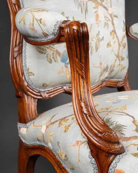 Paire de fauteuils à la reine par Nogaret, Lyon vers 1770
