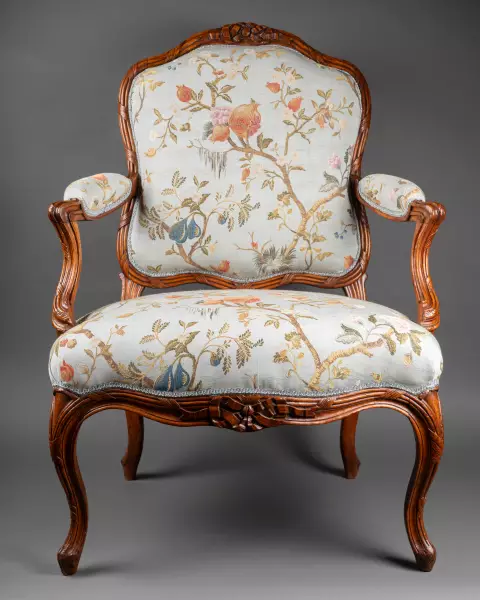 Paire de fauteuils à la reine par Nogaret, Lyon vers 1770