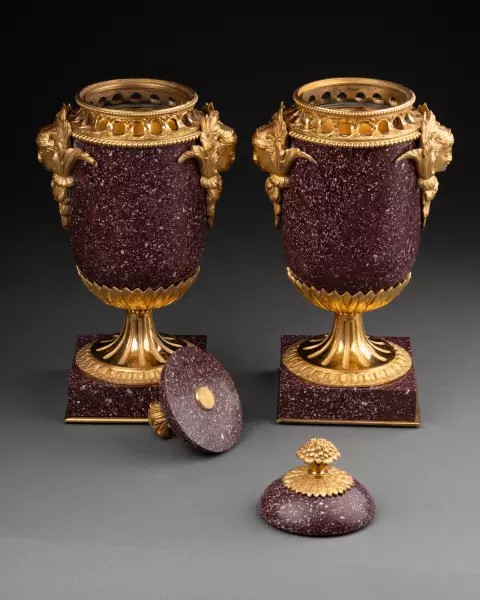 Paire de pots-pourris en porphyre, Rome vers 1800-1810