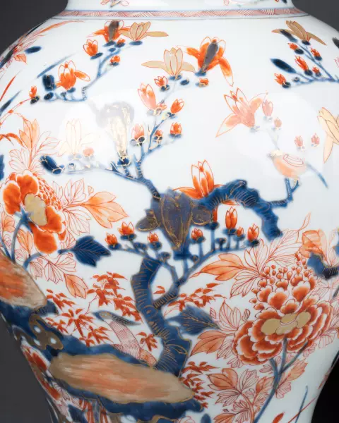 Paire de potiches couvertes en porcelaine de Chine vers 1720