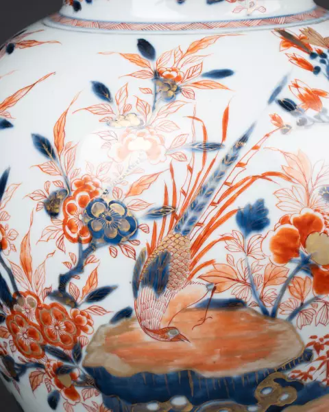 Paire de potiches couvertes en porcelaine de Chine vers 1720
