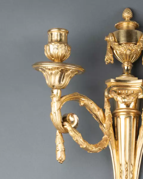 Paire d’appliques néo-classique en bronze doré, Paris vers 1770