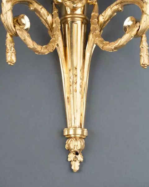 Paire d’appliques néo-classique en bronze doré, Paris vers 1770