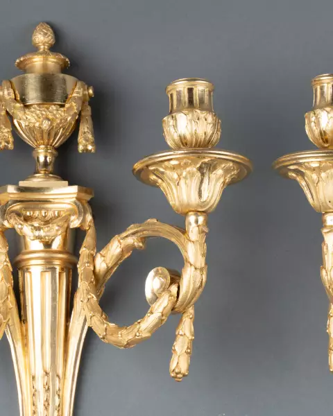 Paire d’appliques néo-classique en bronze doré, Paris vers 1770