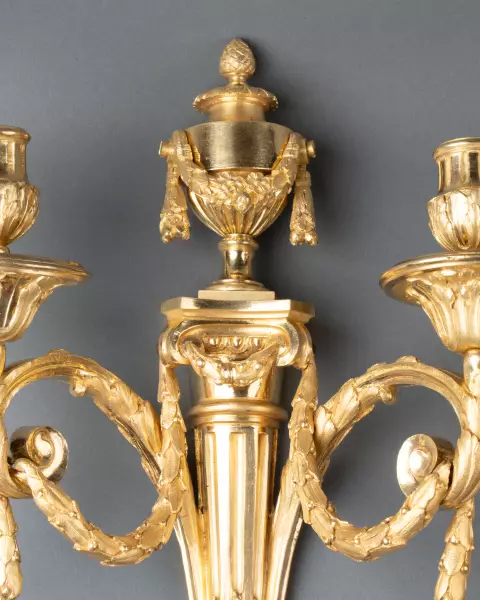 Paire d’appliques néo-classique en bronze doré, Paris vers 1770