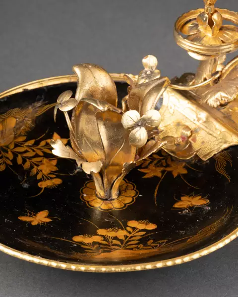 Bougeoir de paravent en bronze et laque, Paris vers 1750