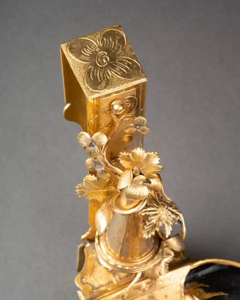 Bougeoir de paravent en bronze et laque, Paris vers 1750