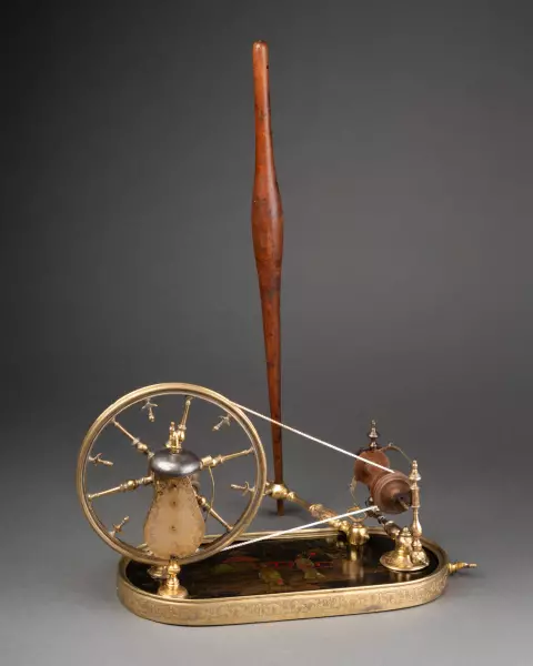 Rouet de salon en bronze et vernis martin, Paris vers 1750