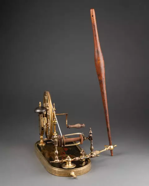 Rouet de salon en bronze et vernis martin, Paris vers 1750