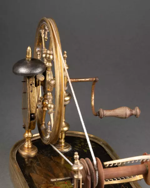 Rouet de salon en bronze et vernis martin, Paris vers 1750