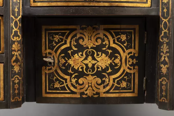 Bureau Mazarin en laque à l’imitation de la marqueterie Boulle , époque Louis XIV