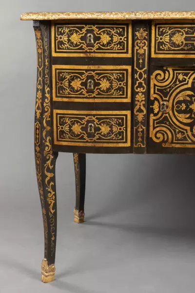 Bureau Mazarin en laque à l’imitation de la marqueterie Boulle , époque Louis XIV